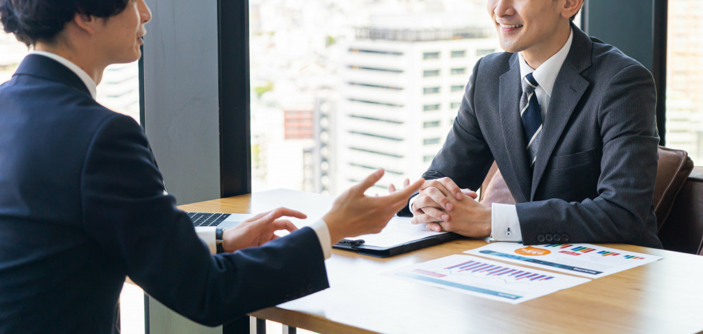 ④地元の金融機関に相談する