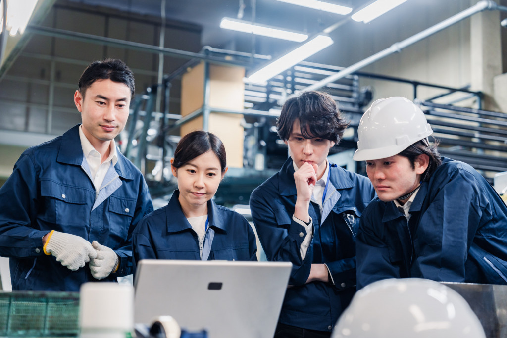 ⑦ 新工場の試運転を行う