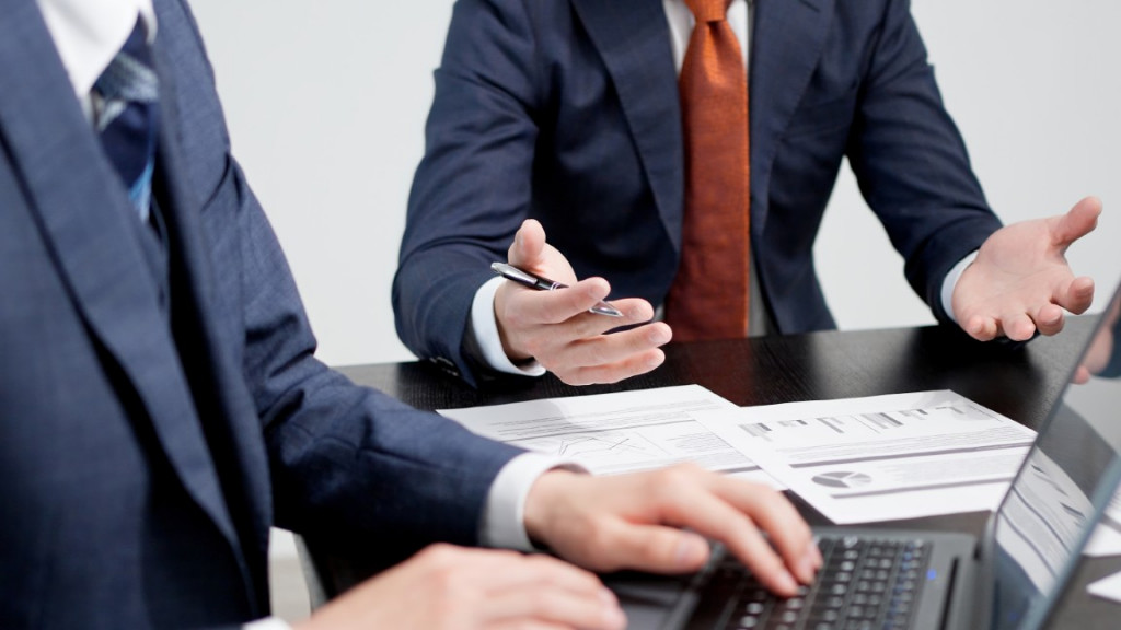 ④中途解約時は違約金が発生する